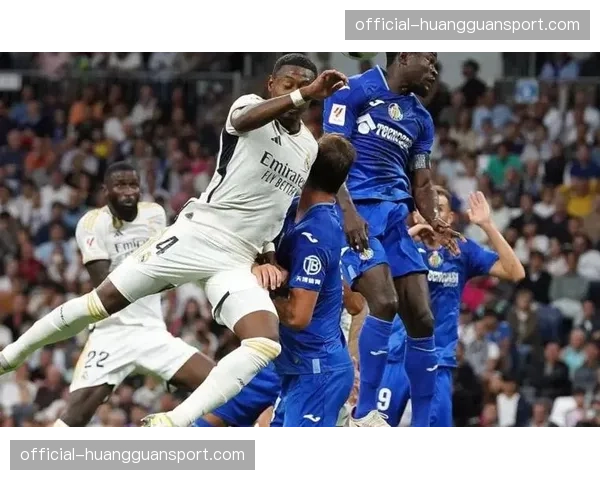 实时：加的斯vs赫塔菲因极端天气延期，具体开球时间待定