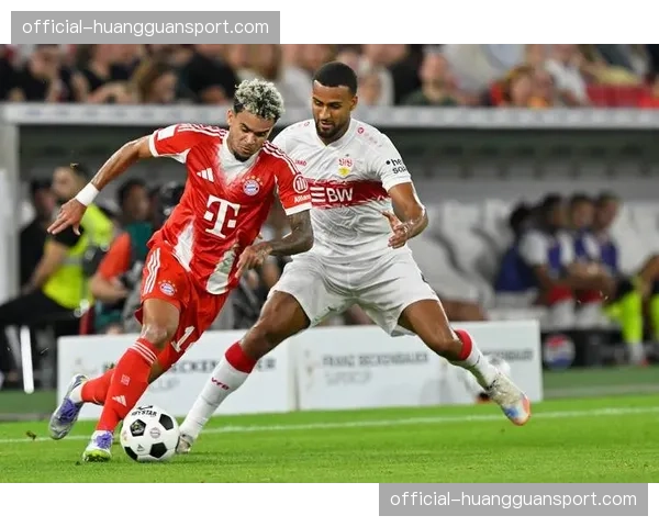 战术观察：面对高位压迫，更多德甲中下游球队选择后场长传联系唯一前锋。