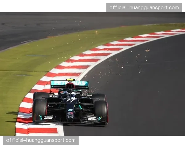 博塔斯在排位赛Q1遭遇引擎动力单元故障,止步首节 博塔斯在排位赛Q1遭遇引擎动力单元故障,止步首节